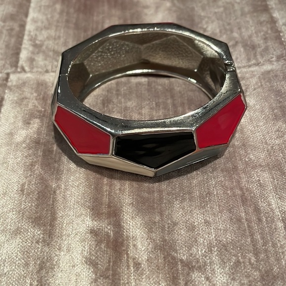 70’s Style Hinged Colorblock Geometric Bangle Bracelet - Picture 4 of 7